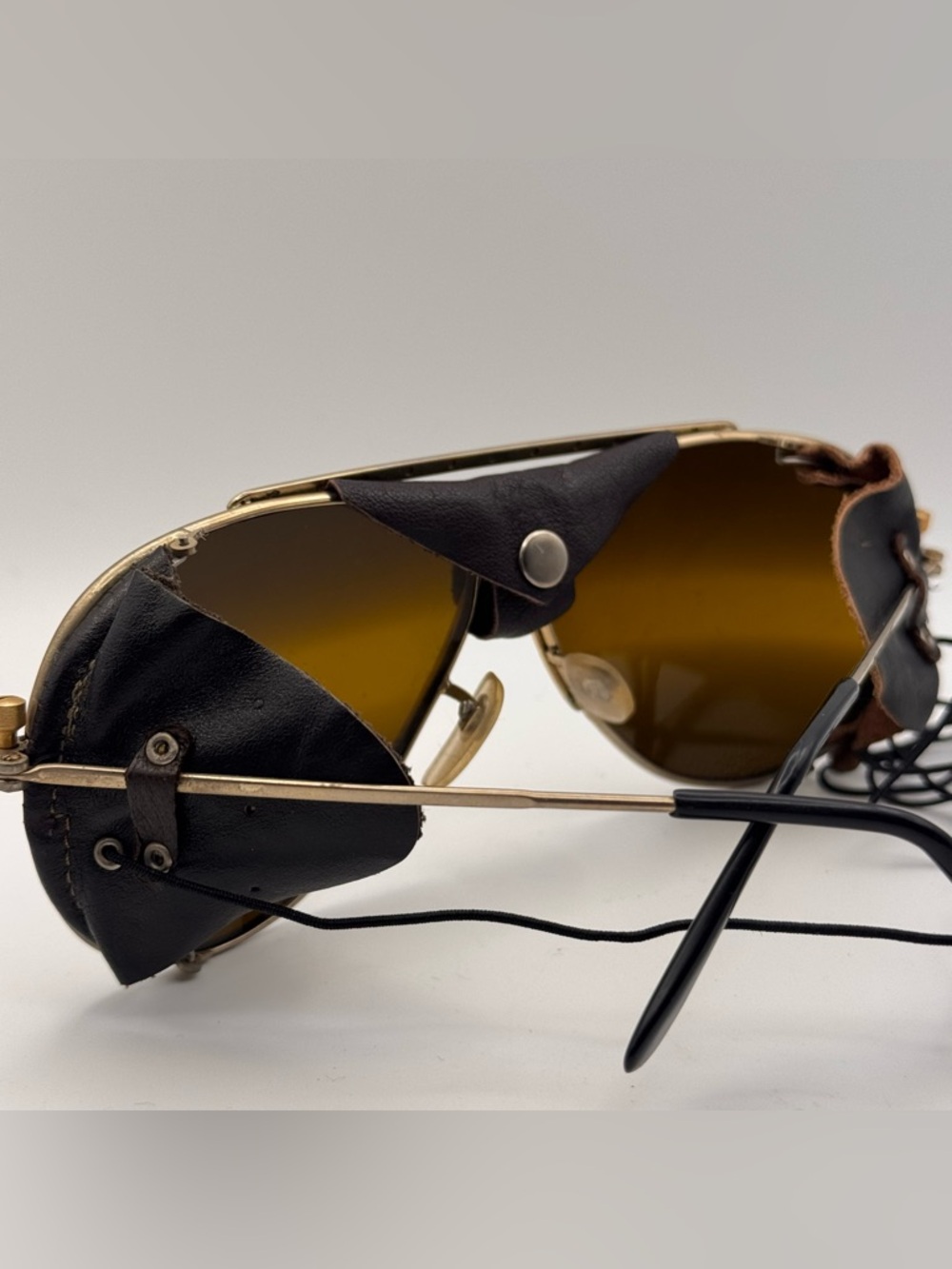 True Aviator 70s Shield Sunglasses - Gold Frame Brown Gradient Lenses Leather - Picture 5 of 15